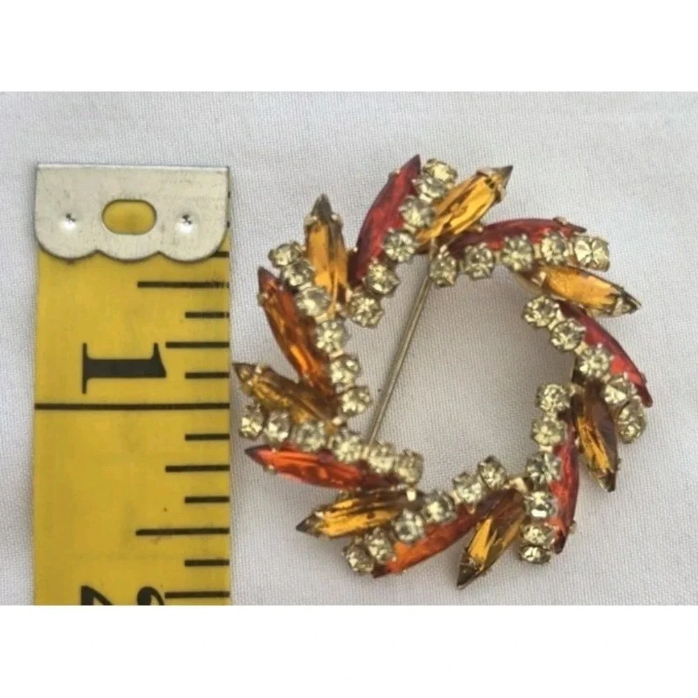 Vintage Rhinestone  Wreath Brooch Gold Tone Amber Topaz Colors